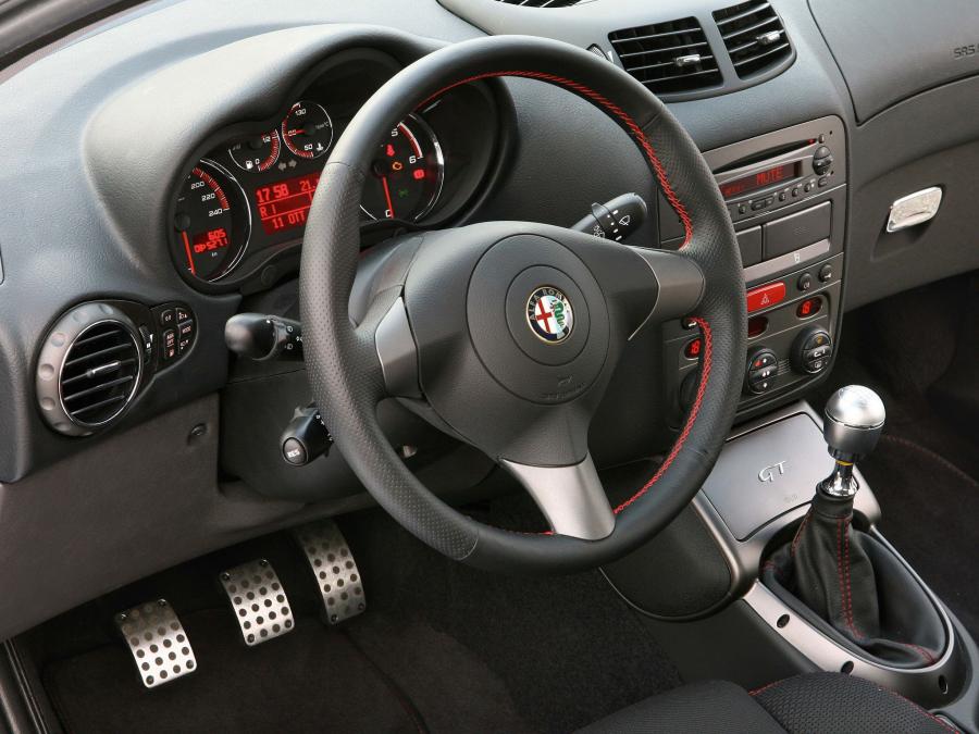 Панель приборов Alfa Romeo GT Q2 (937C) 2006 года  (фото 30 из 31)